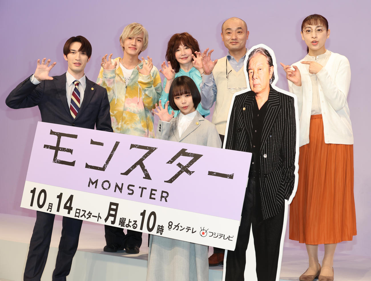 ドラマ「モンスター」制作発表を行う、前列左からジェシー、趣里、古田新太（パネル）、後列左から中川翼、YOU、宇野祥平、音月桂（撮影・中島郁夫）