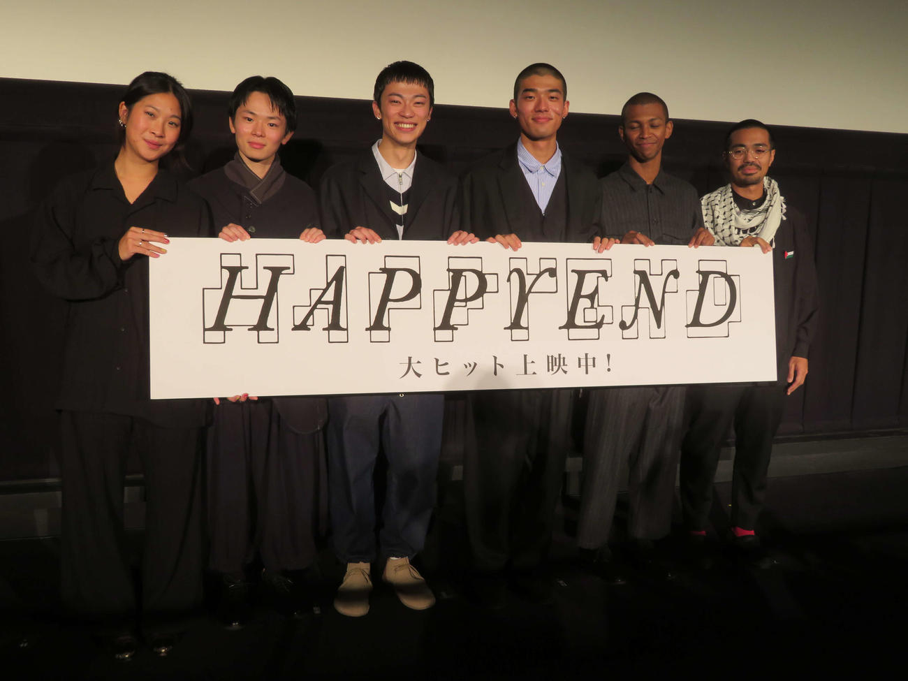映画「HAPPYEND」公開記念舞台あいさつに登壇した、左からシナ・ペン、林裕太、栗原颯人、日高由起刀、ARAZI、空音央監督（撮影・村上幸将）