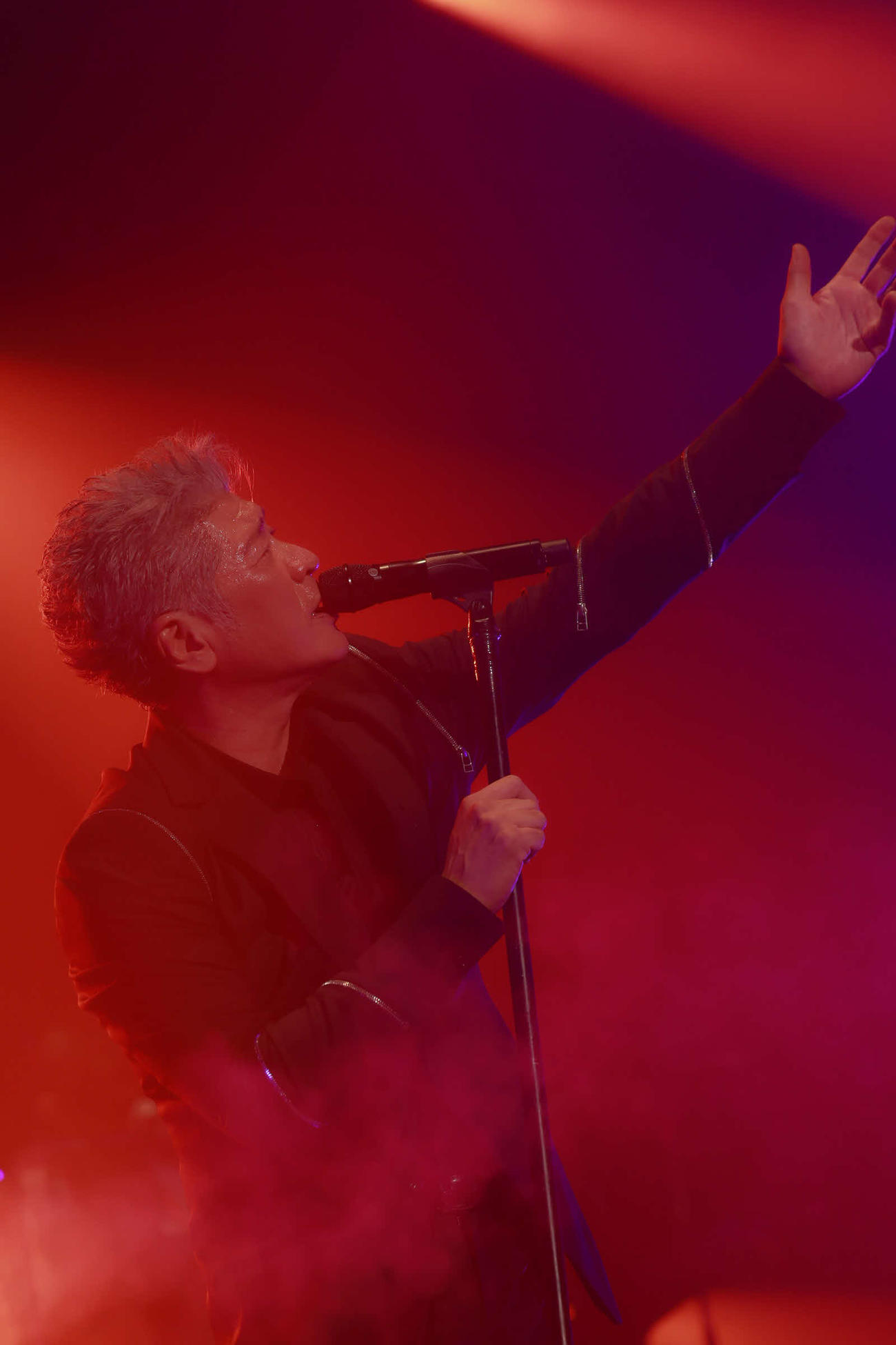 デビュー40周年ツアー「KIKKAWA KOJI 40th Anniversary Live」をスタートさせた吉川晃司（撮影・平野タカシ）