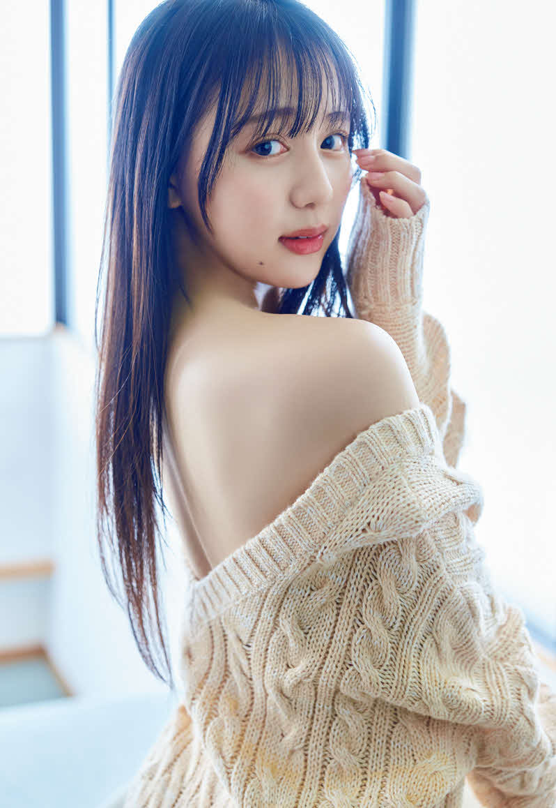 22／7麻丘真央ファースト写真集「光の鏡」収録カット（C）Buzz Wave／WANIBOOKS／Pygmy Company