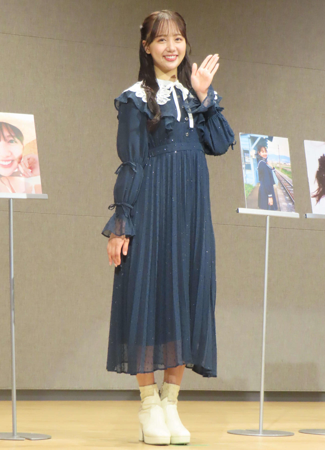 ファースト写真集「光の鏡」発売記念会見を行った22／7麻丘真央