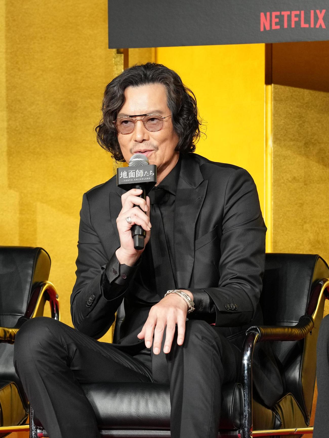 Netflix「地面師たち」にハリソン山中役で出演する豊川悦司（2024年撮影）