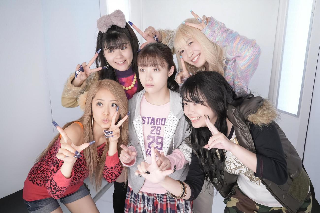 橋本環奈演じる米田結（中央）とハギャレンメンバー。左下がみりちゃむ演じる真島瑠梨（C）NHK