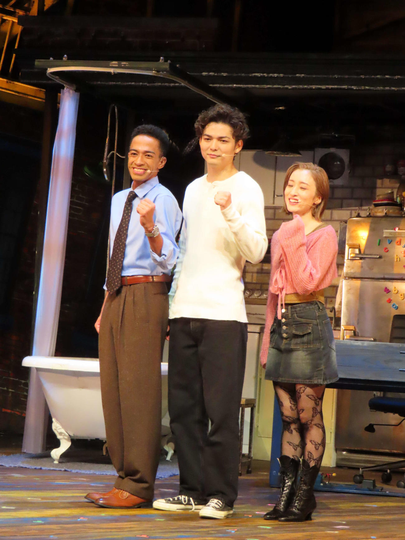 ミュージカル「tick，　tick．．．BOOM！」の初日を迎えた（左から）草間リチャード敬太、薮宏太、梅田彩佳