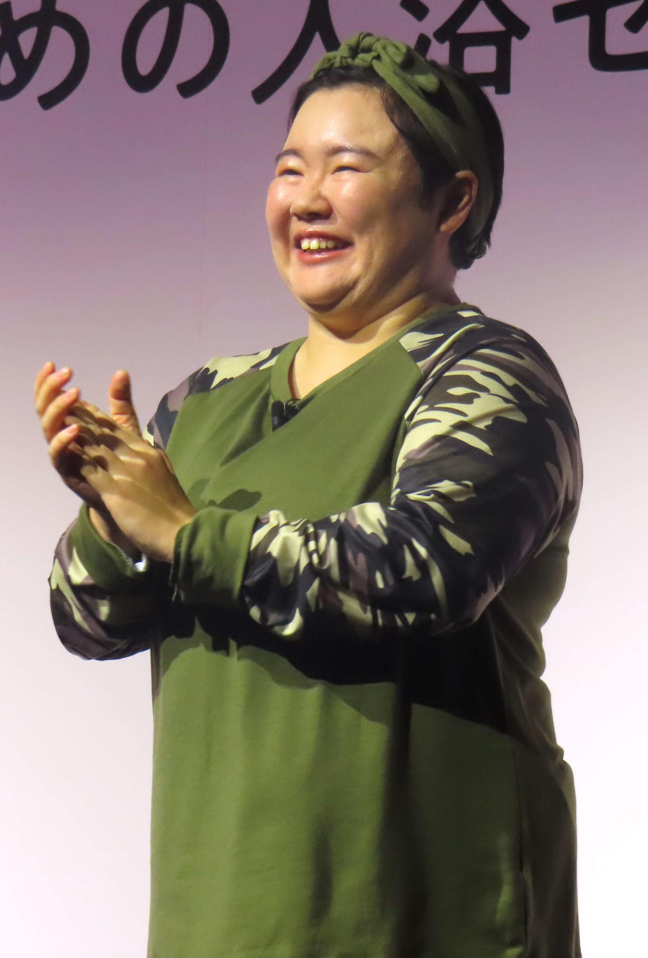 「帰宅後　即フロ」PRイベントに登壇したやす子