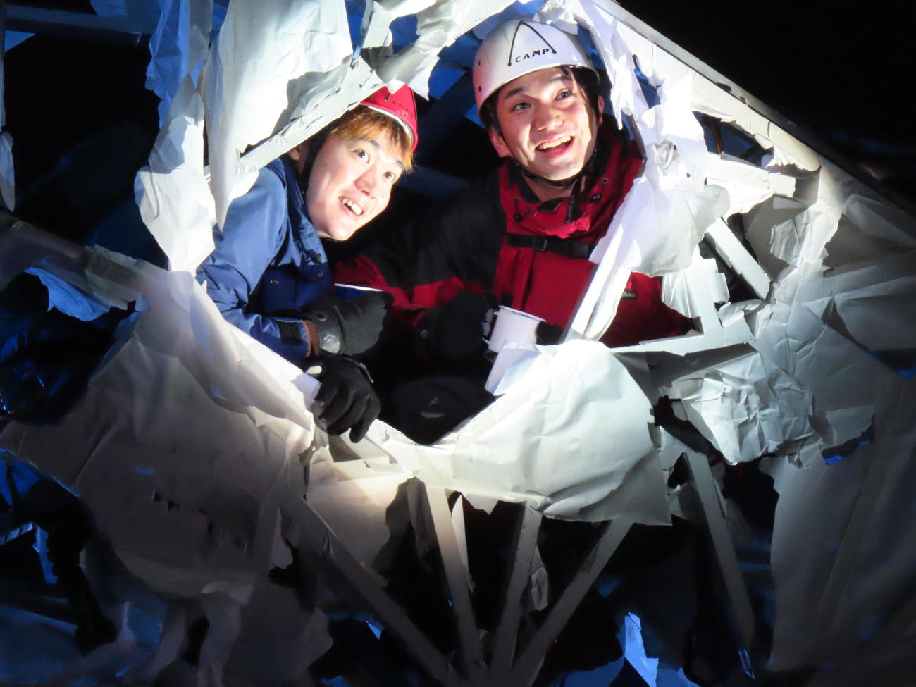 主演舞台「Touching the Void　タッチング・ザ・ヴォイド　～虚空に触れて～」の初日を迎えた正門良規（右）。左は田中亨