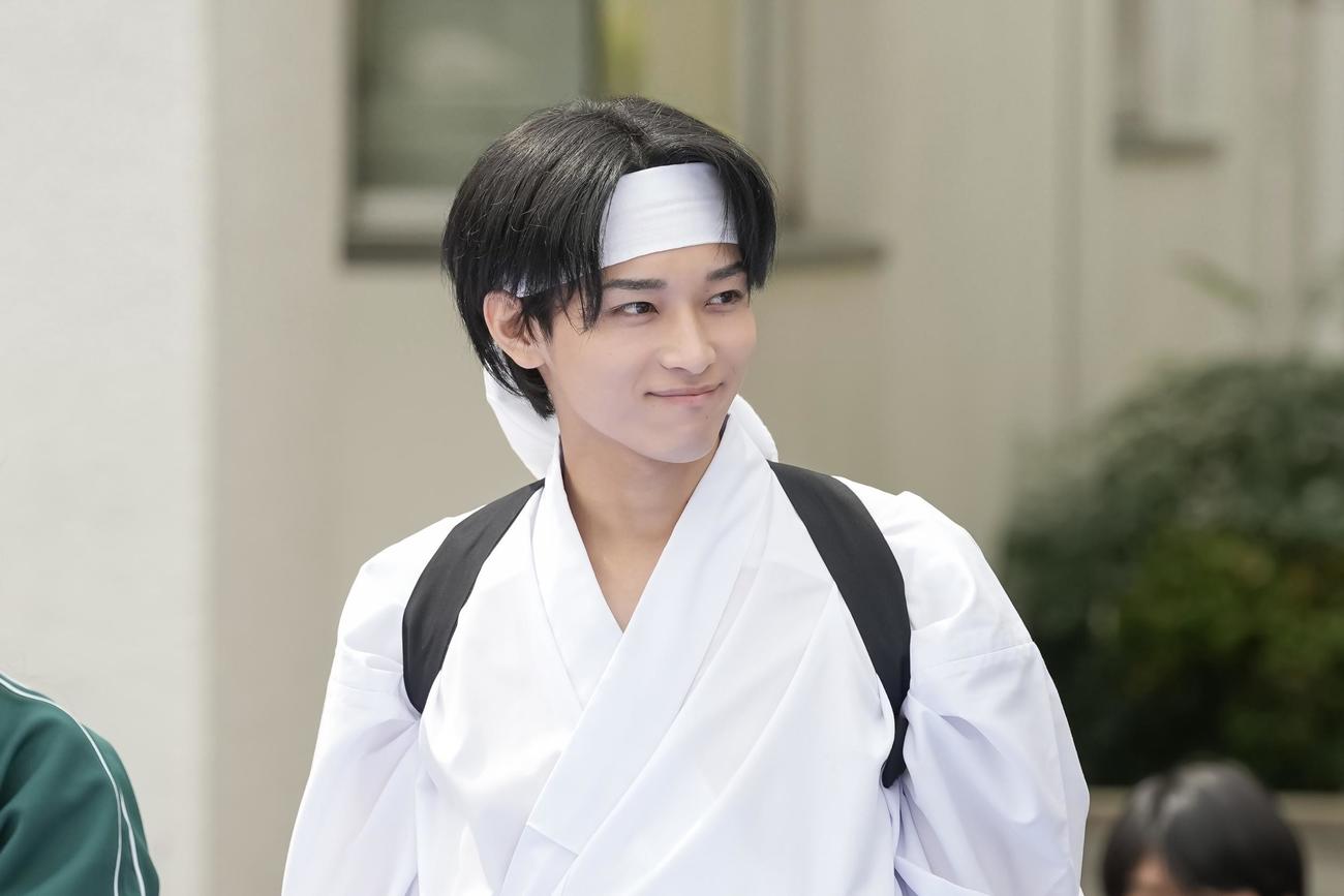 書道部の先輩、風見亮介を演じる松本怜生
