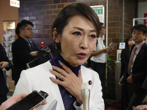 金子恵美氏の「要注意人物」発言は三原じゅん子氏ではなく別人物72歳