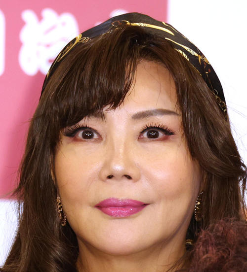 小川菜摘、浜田雅功と35回目の結婚記念日　和室で祝う夫婦ショット公開