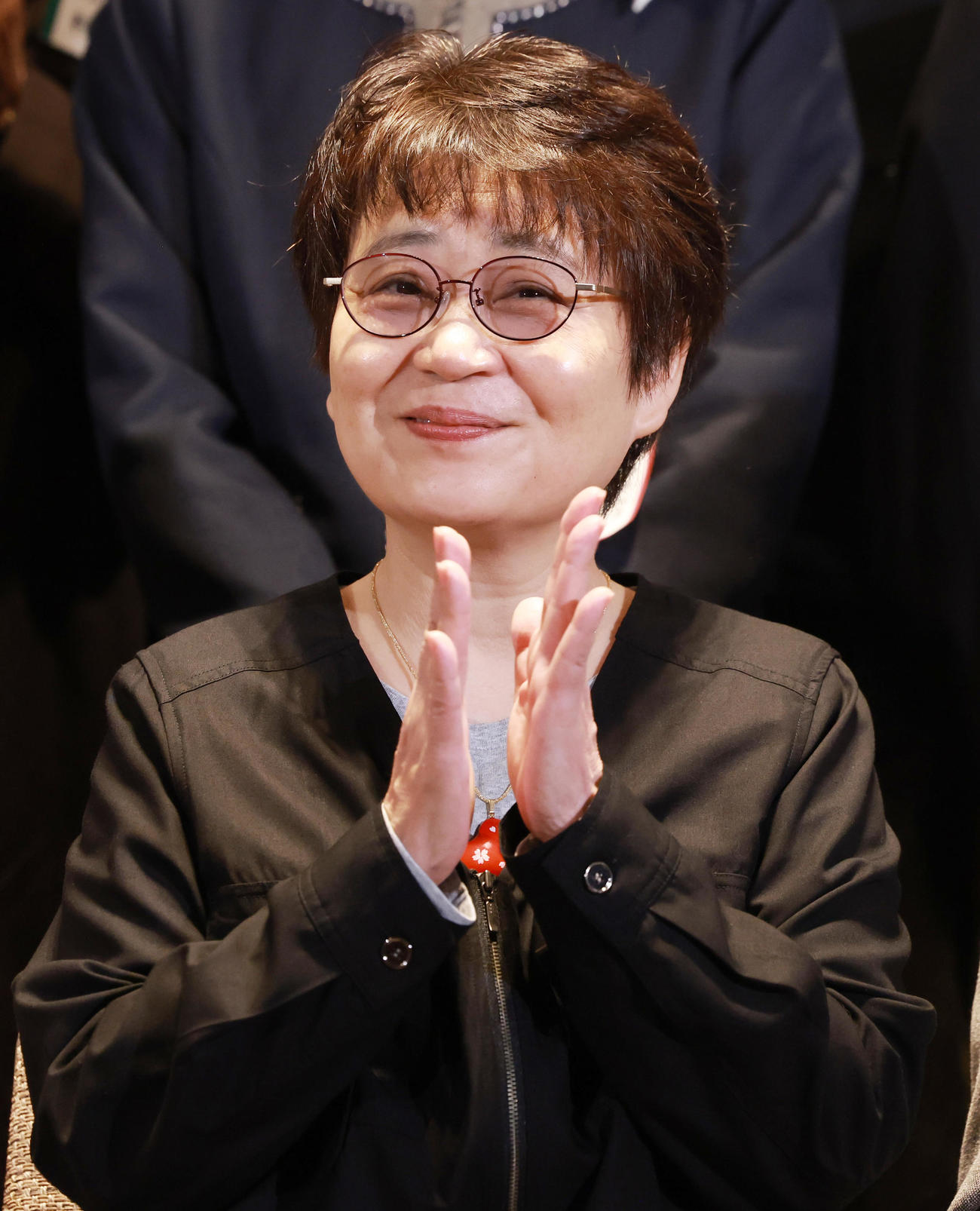 「伊藤園お～いお茶新俳句大賞」表彰式で笑顔を見せる審査員の宮部みゆき氏（撮影・野上伸悟）