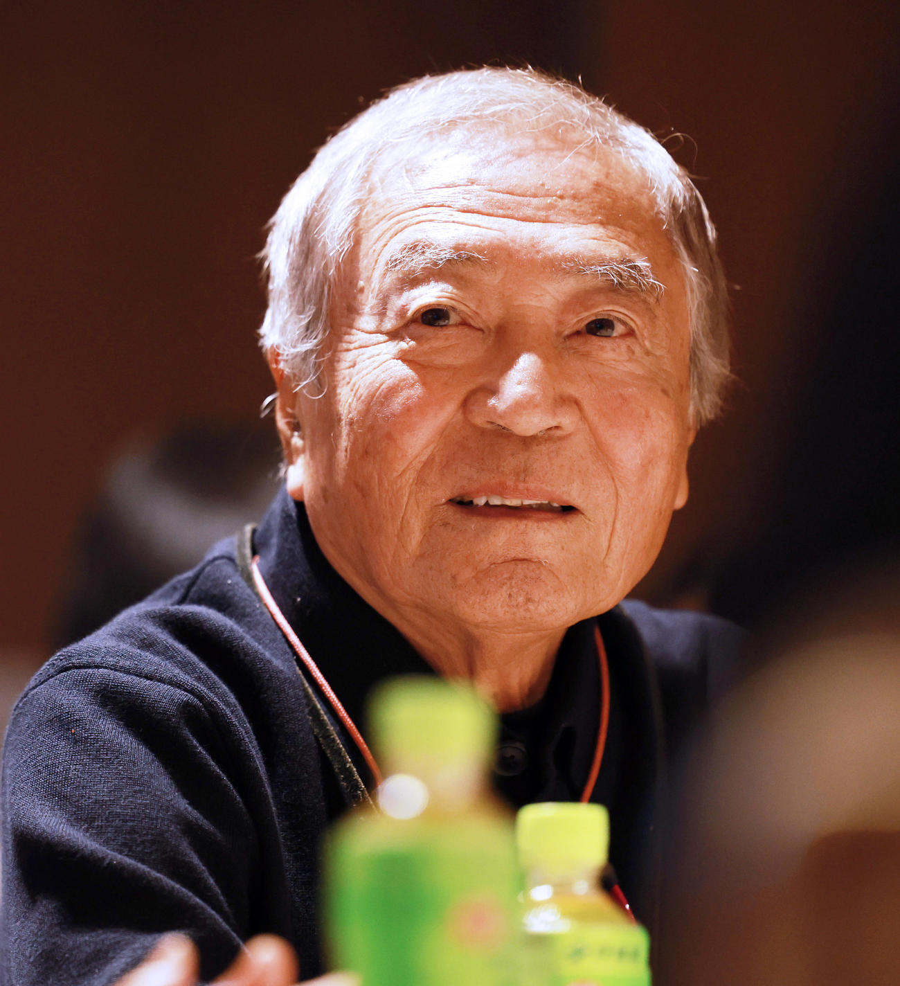 「伊藤園お～いお茶新俳句大賞」表彰式に出席した審査員の浅井慎平氏（撮影・野上伸悟）