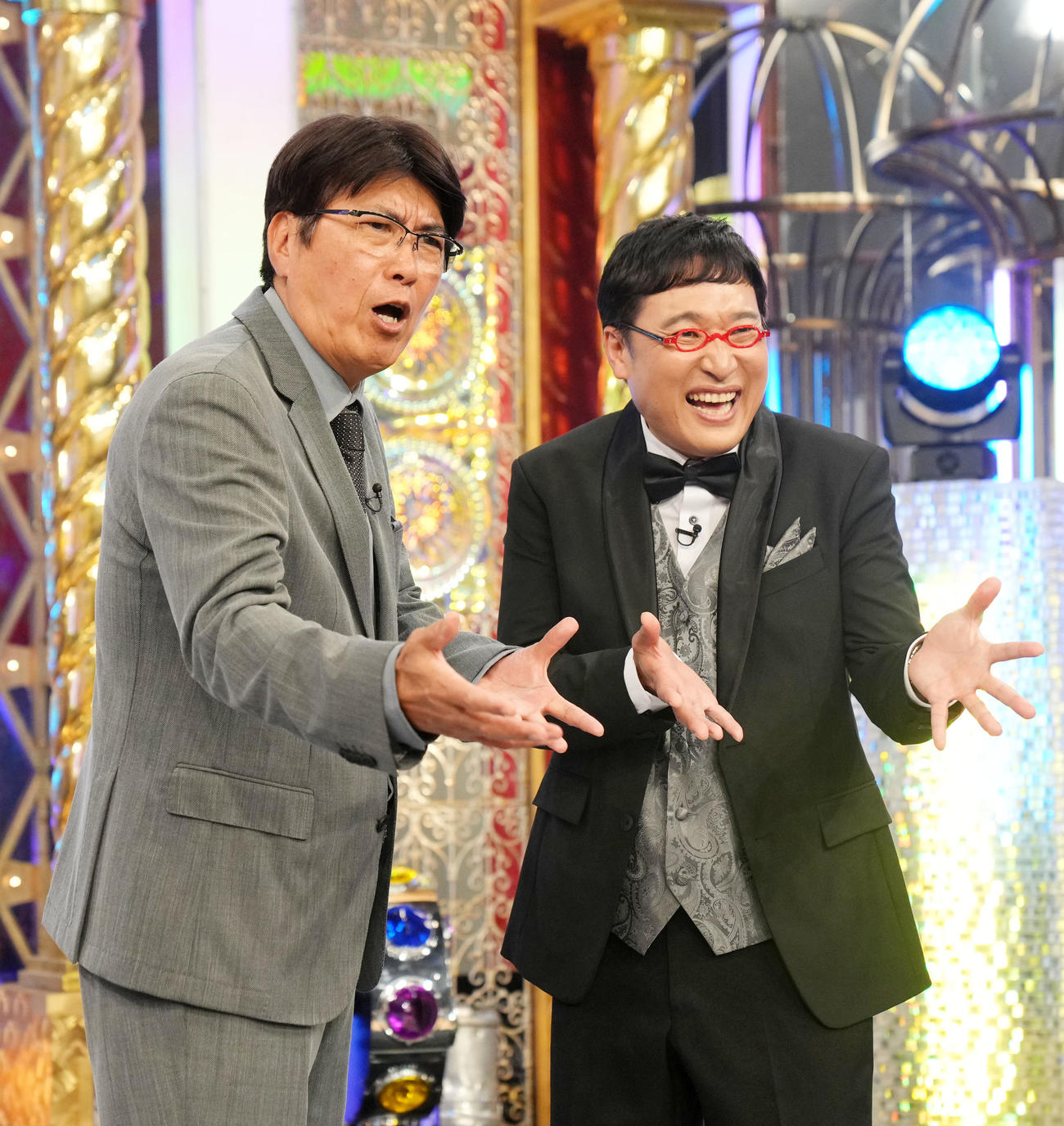 収録を終え笑顔を見せるとんねるずの石橋貴明（左）と南海キャンディーズの山里亮太（撮影・横山健太）