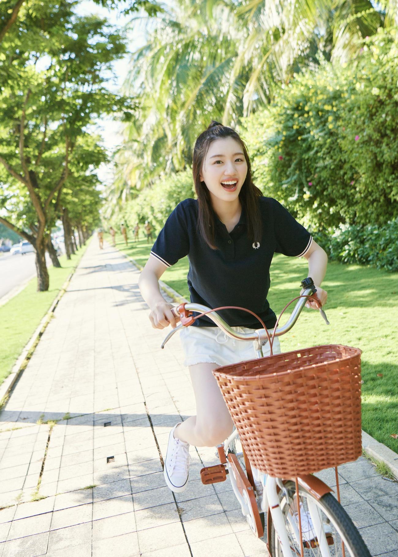日向坂46佐々木美玲ファースト写真集の先行カット