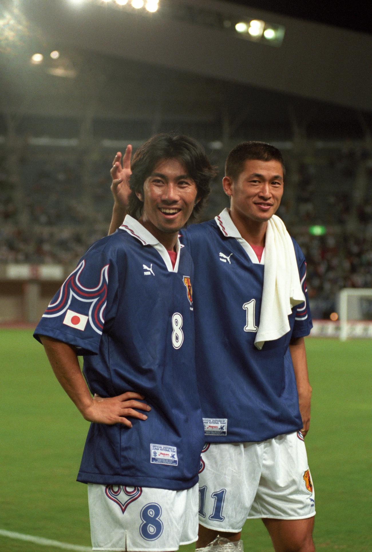 前園真聖（左）とカズ（1996年8月撮影）