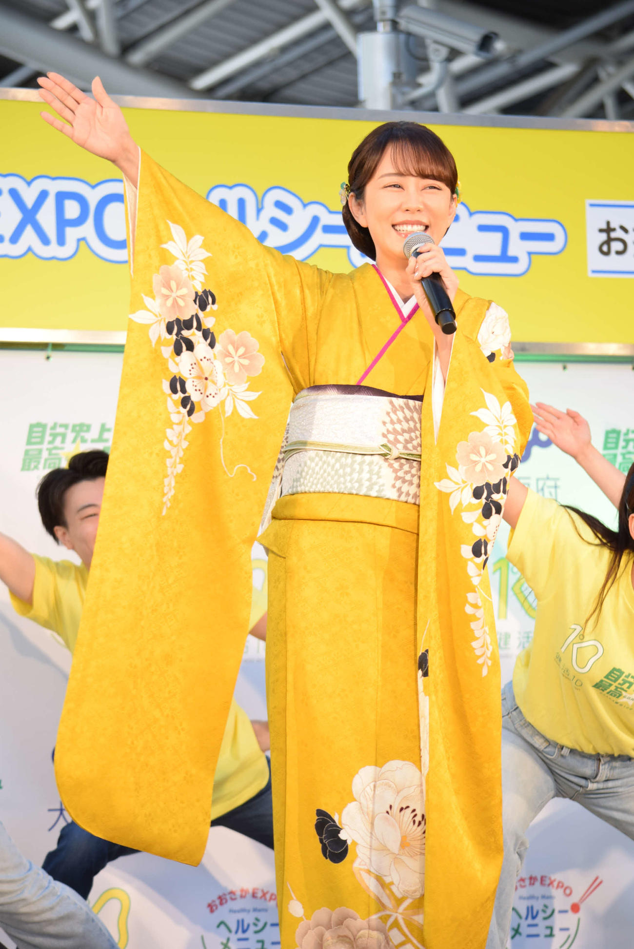 健活10ソング・ダンスを披露した丘みどり（撮影・阪口孝志）