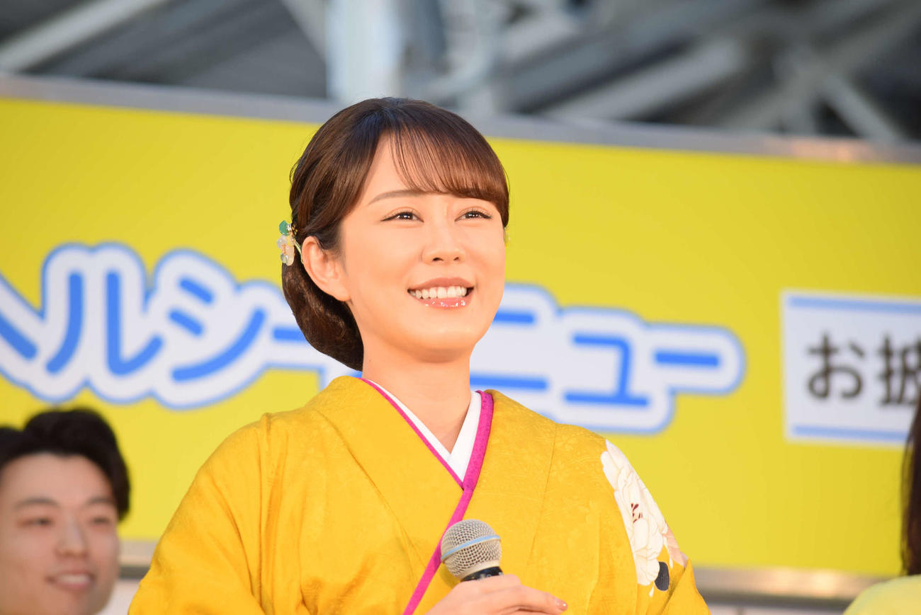 健活10ソング・ダンスを披露した丘みどり（撮影・阪口孝志）