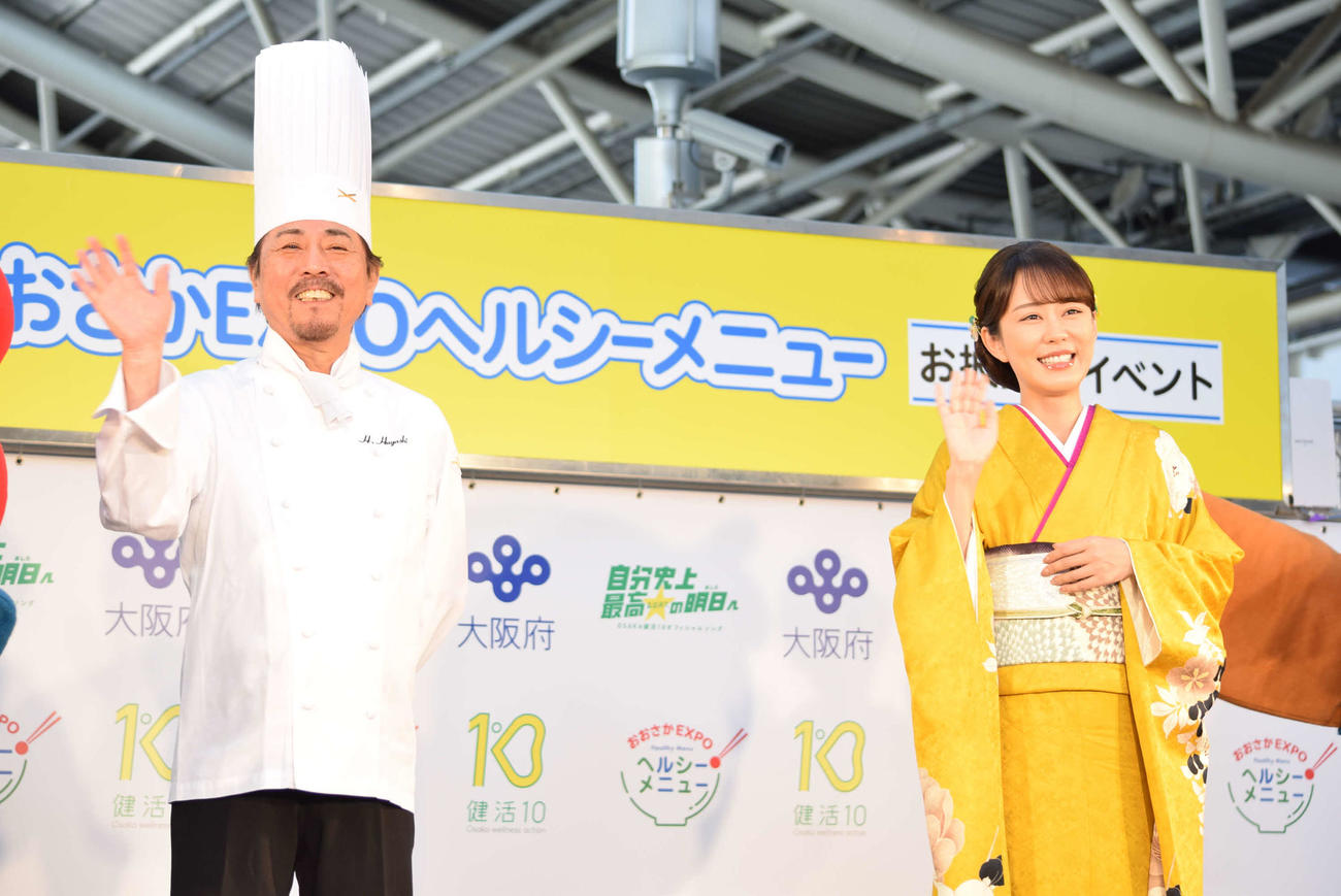 「健活10ソング・ダンス＆新おおさかEXPOヘルシーメニューお披露目イベント」に出席した林裕人氏（左）と丘みどり（撮影・阪口孝志）