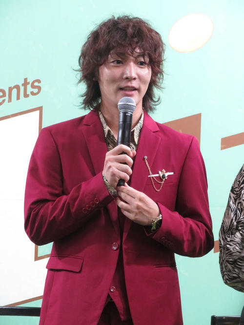 すがちゃん最高No.1「欲しがりさんだな」笑顔で否定せず　柏木由紀との熱愛報道後、初の公の場