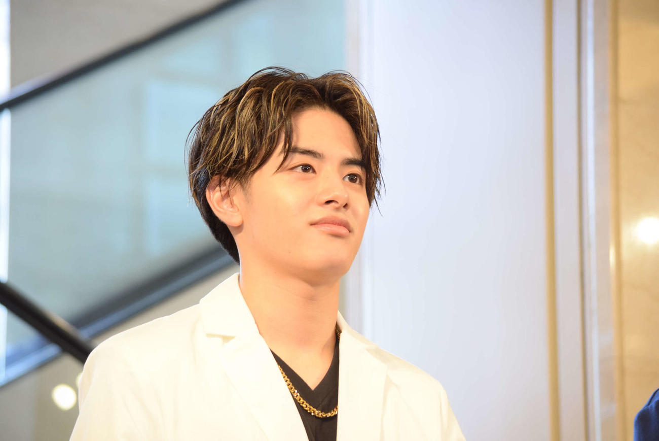 「美　少年」金指一世