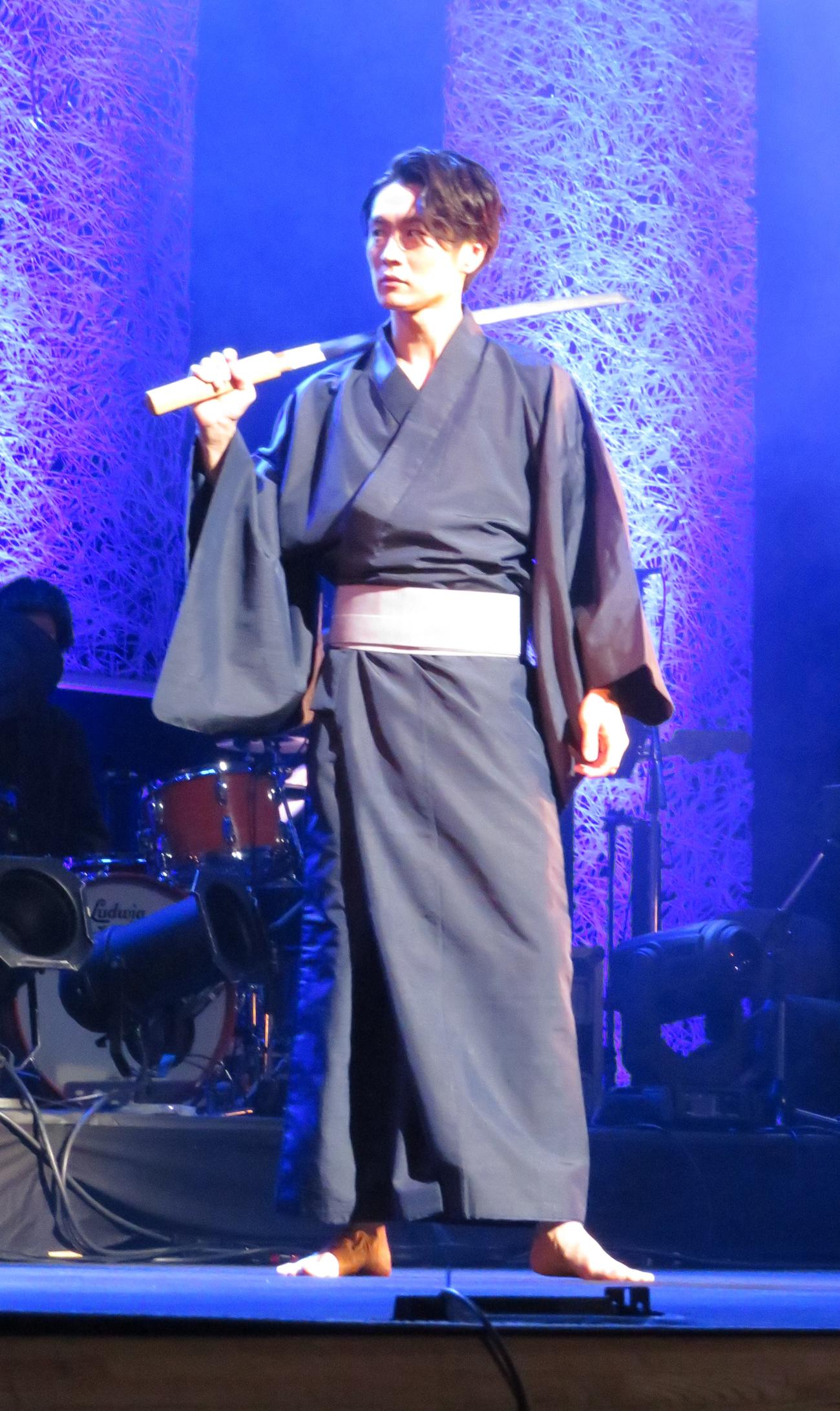 浅草公会堂で公演「2024　浅草秋の宴」を開催した真田ナオキ
