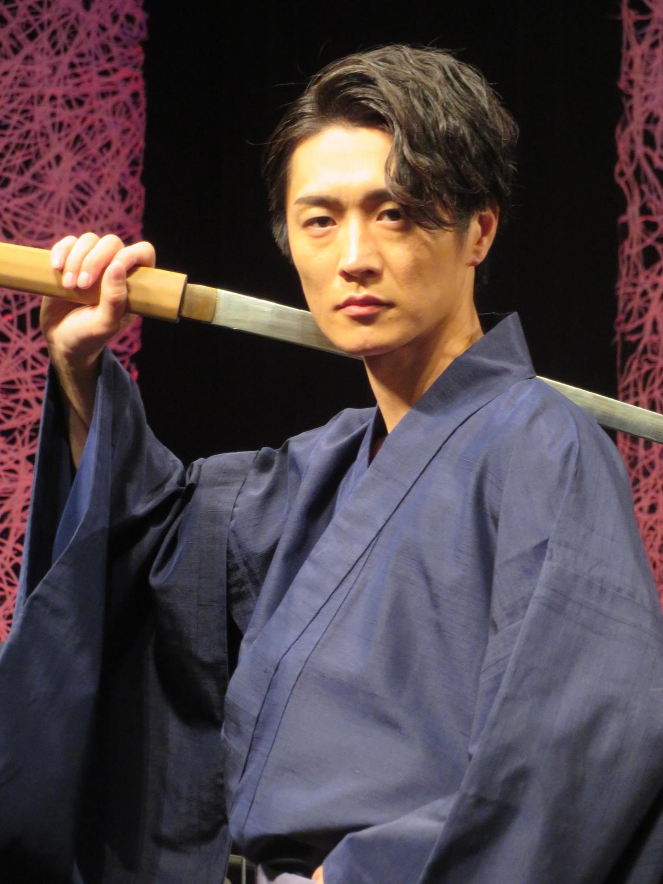 浅草公会堂で公演「2024　浅草秋の宴」を開催した真田ナオキ