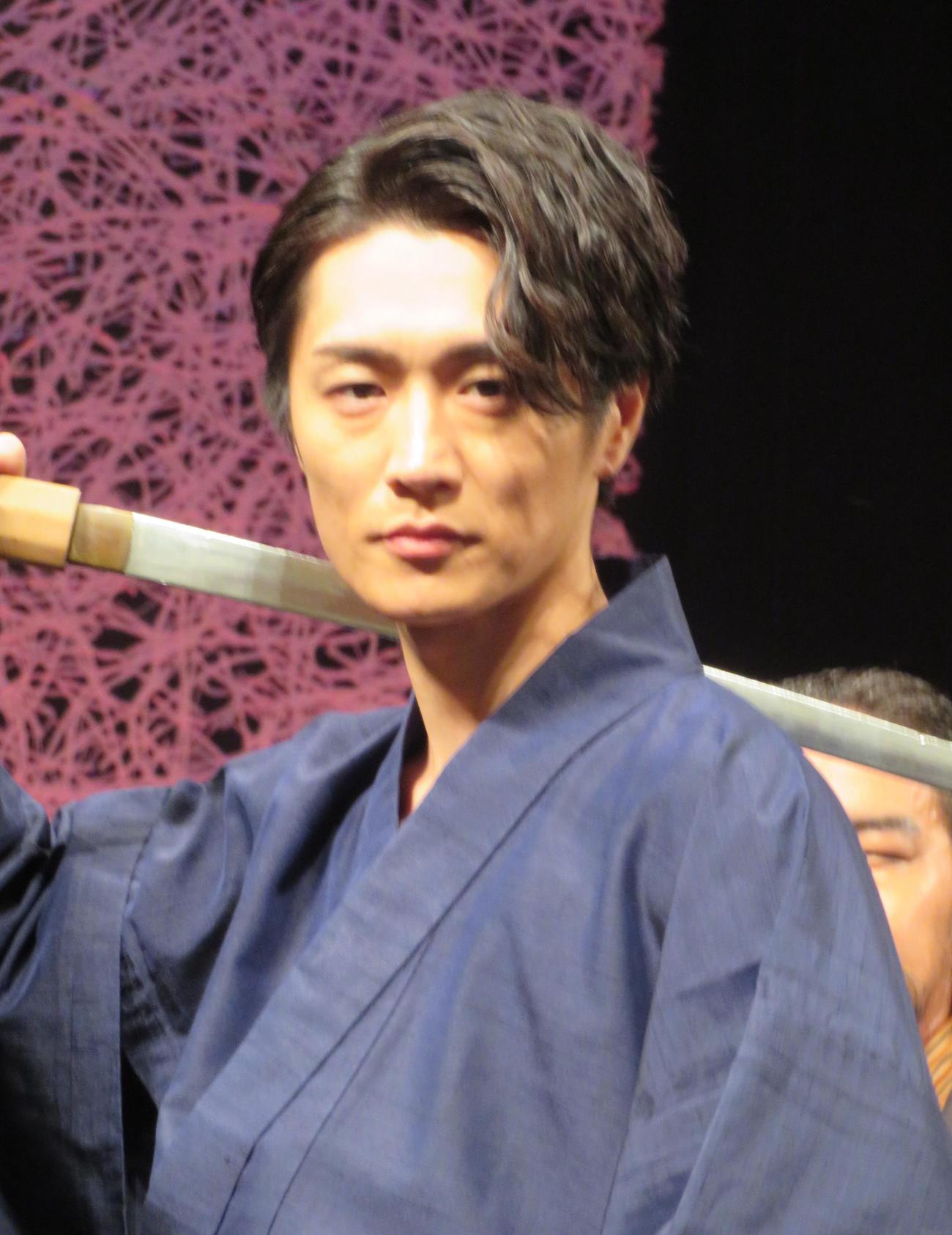 浅草公会堂で公演「2024　浅草秋の宴」を開催した真田ナオキ