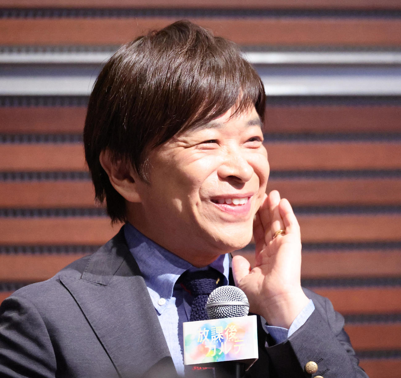 ドラマ「放課後カルテ」に特別出演し会見場にも姿を見せた武田真一アナウンサー（撮影・中島郁夫）
