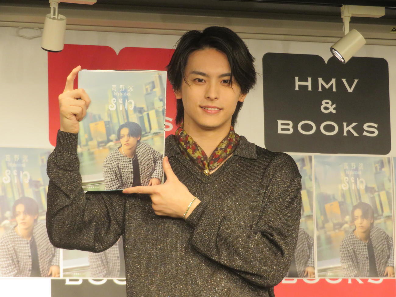 5年半振り3冊目の写真発売記念イベントに出席した高野洸