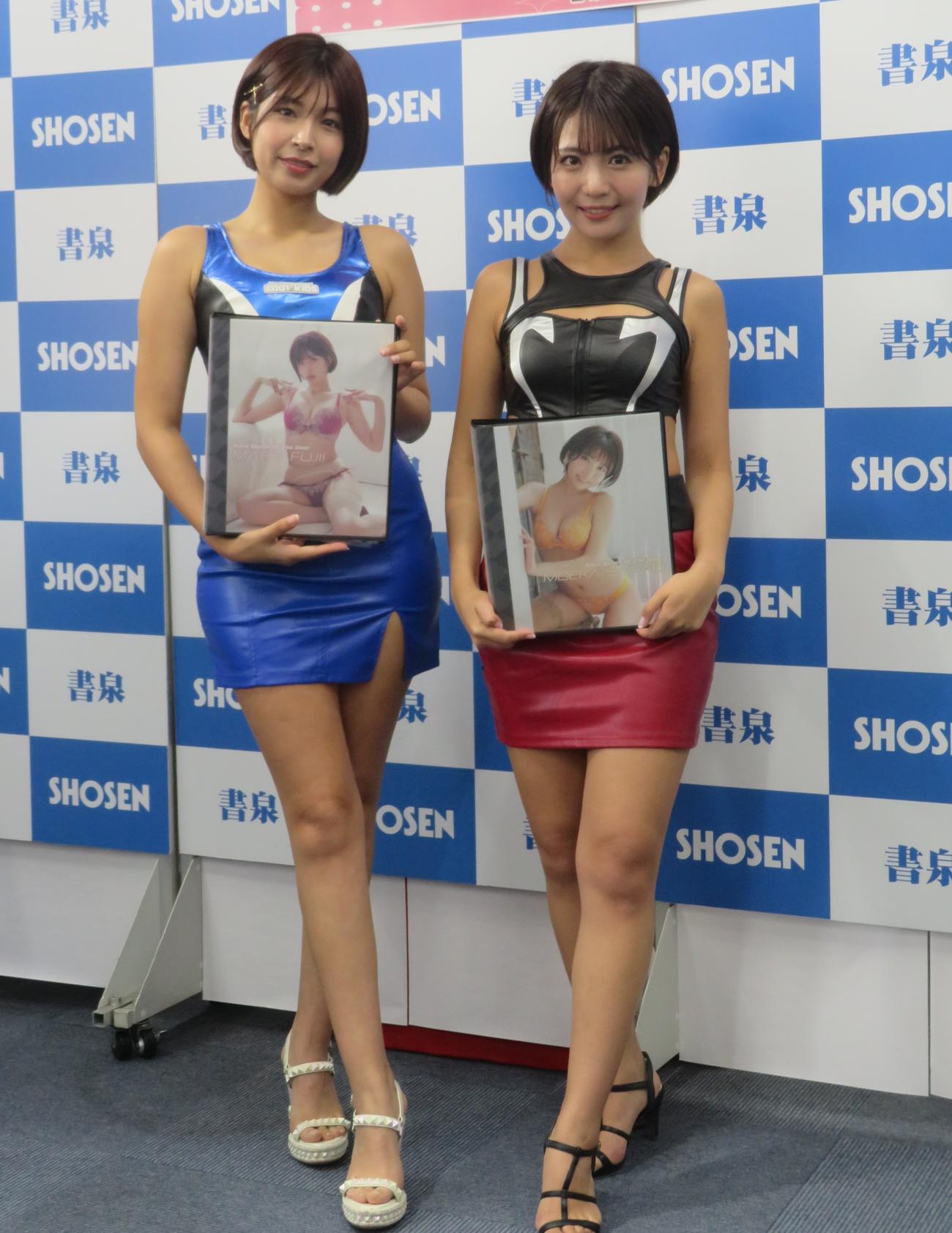トレカ発売記念イベントに出席した藤井マリー（左）と佐々木萌香