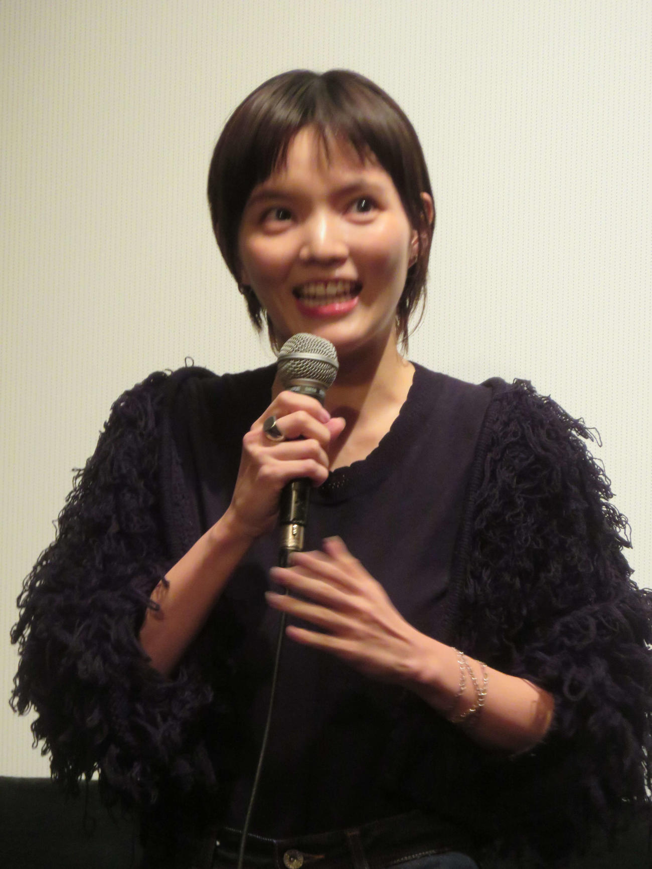 映画「カフネ」初日舞台あいさつに登壇した松本いさな（撮影・村上幸将）