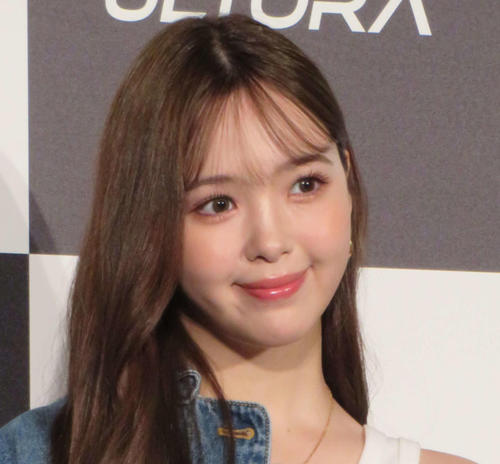 藤田ニコル、CALNAMUR新作「ケアベア」コラボ公開　ファン「ばぶちゃんでかわいすぎ」