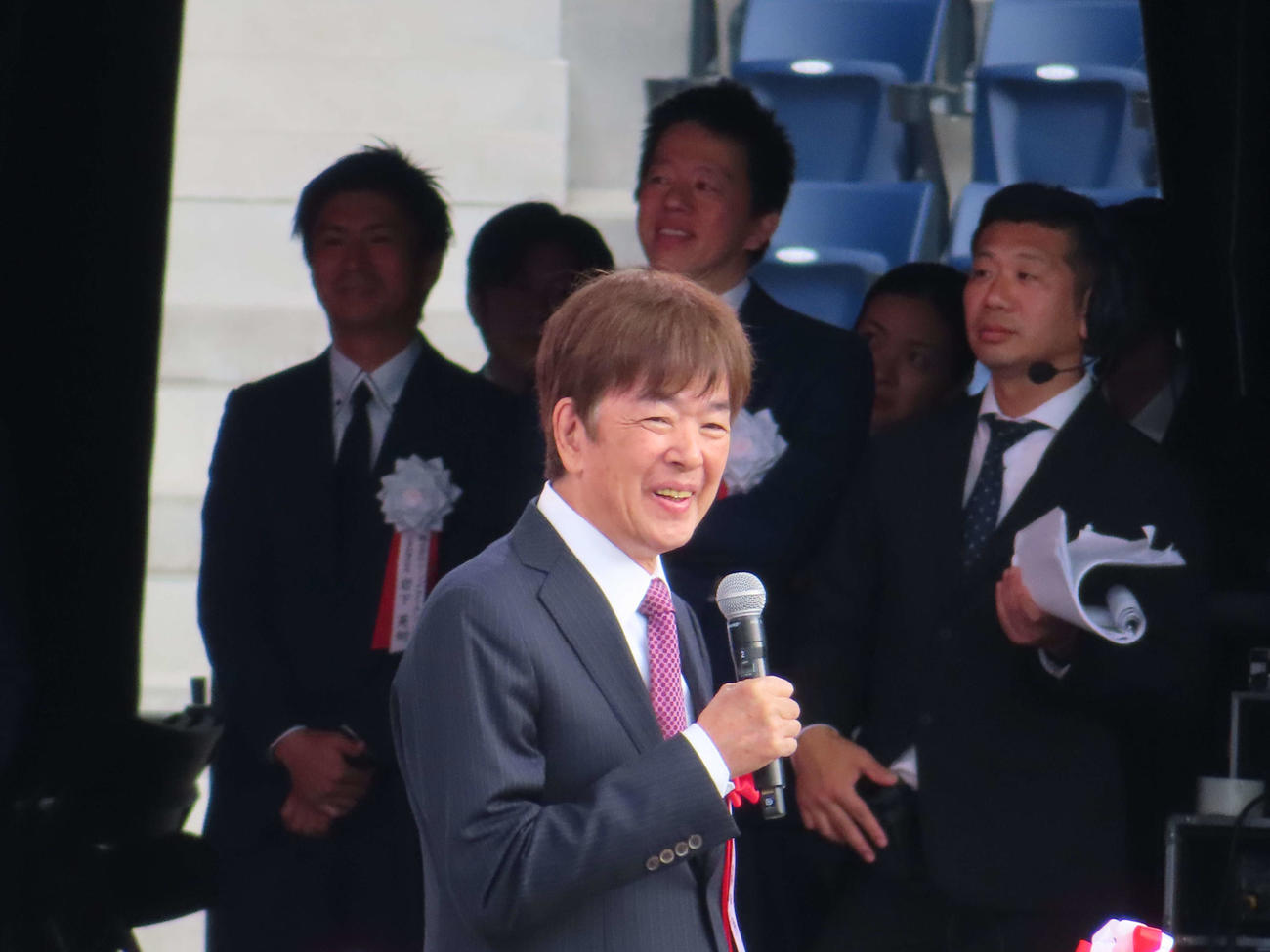 長崎スタジアムシティのグランドオープンセレモニーに出席したジャパネットたかた創業者の高田明氏