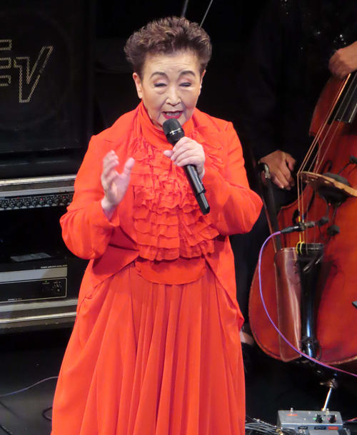 加藤登紀子、歌手60周年パーティーでサプライズ「歌いたくなっちゃった」予定にはない歌も披露