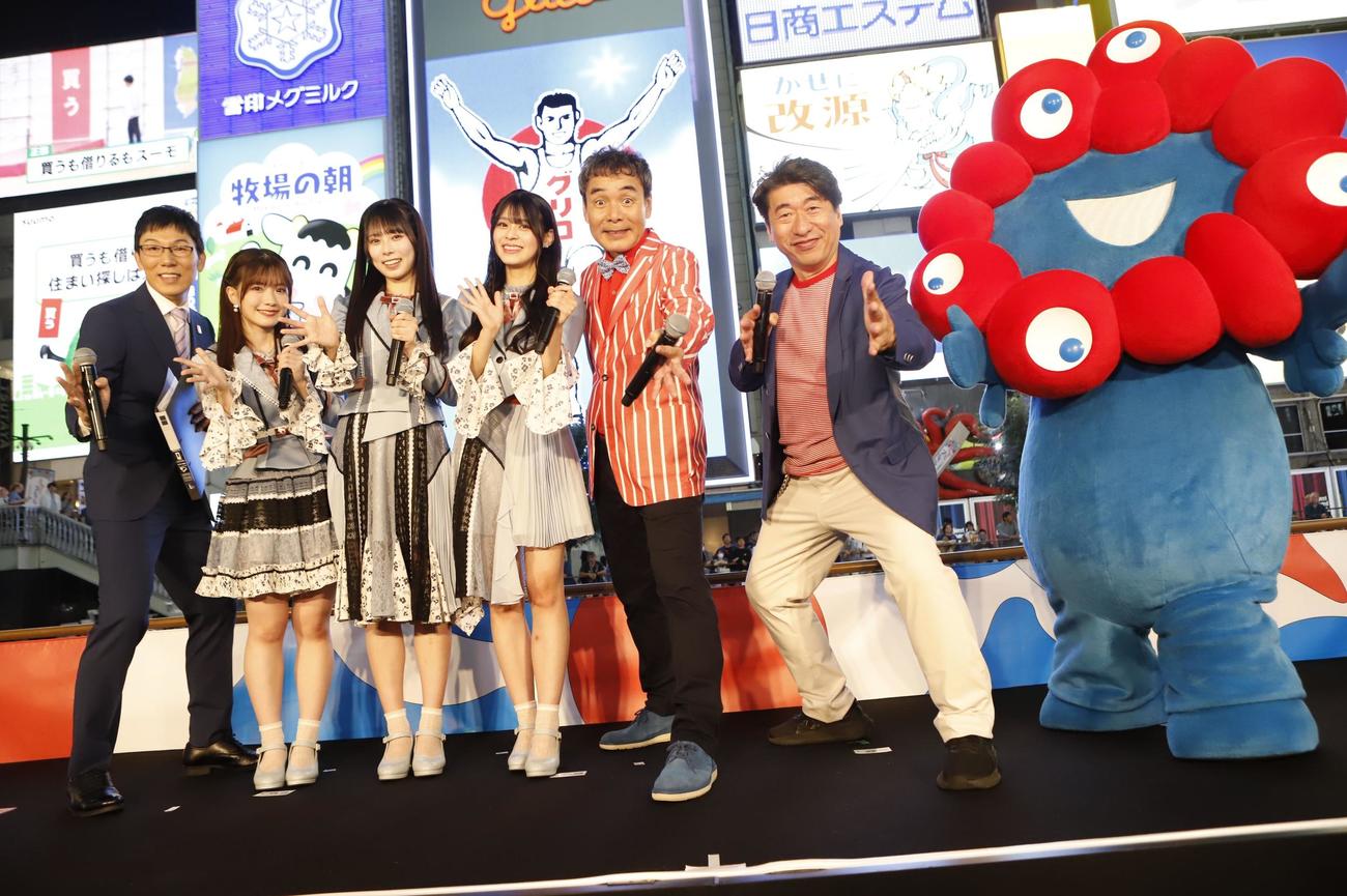 「大阪・関西万博開幕半年前イベントin道頓堀」に登壇するゲストたち（C）2025年日本国際博覧会協会