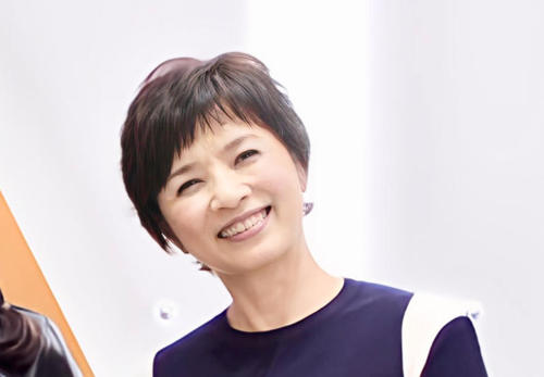 榊原郁恵、ファンクラブにも入っていた大物歌手との２ショット「顔が恋する乙女になってますよ」