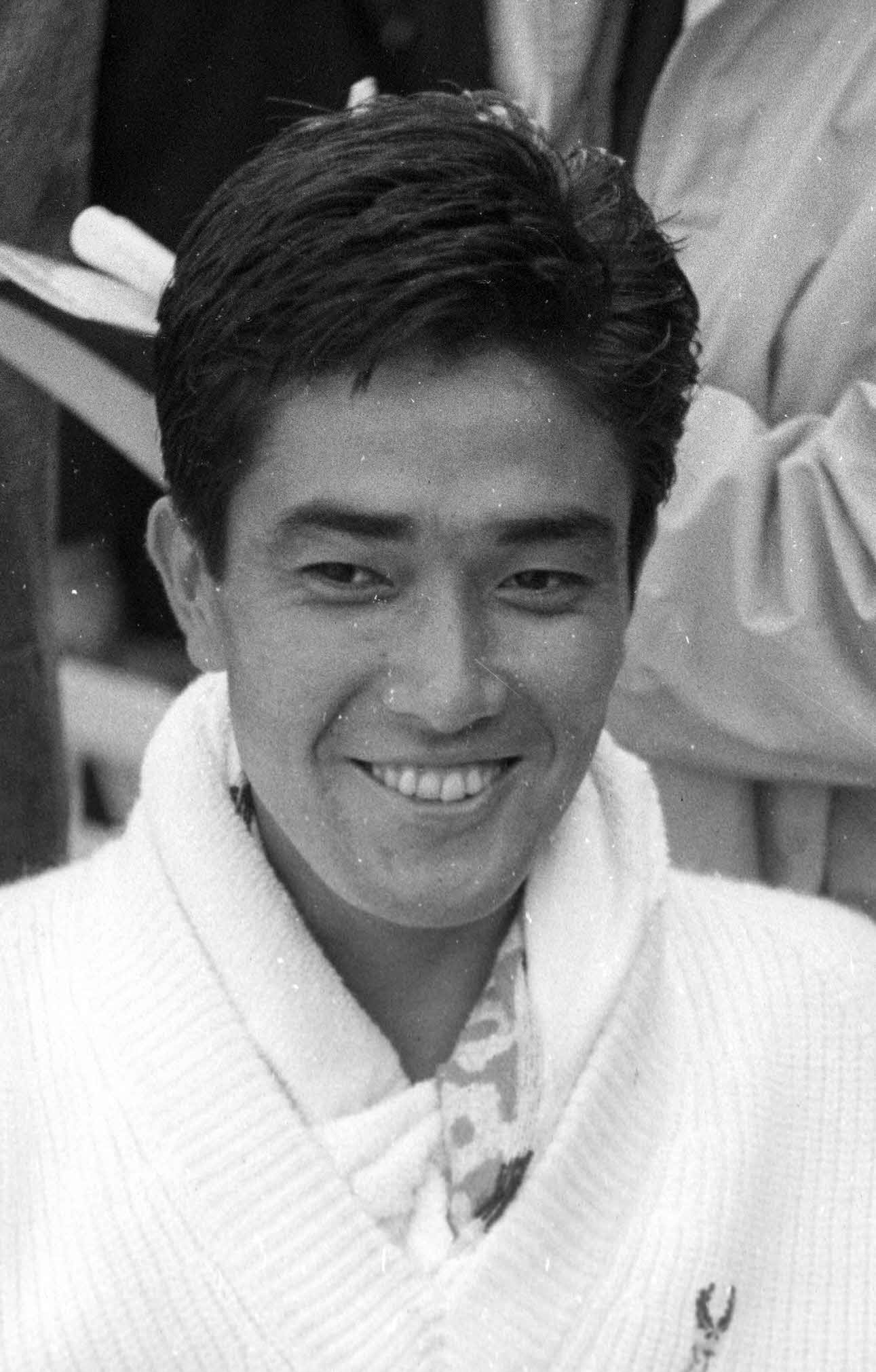全日本テニス選手権男子単決勝で優勝した石黒修（俳優石黒賢の実父）（1963年10月撮影）