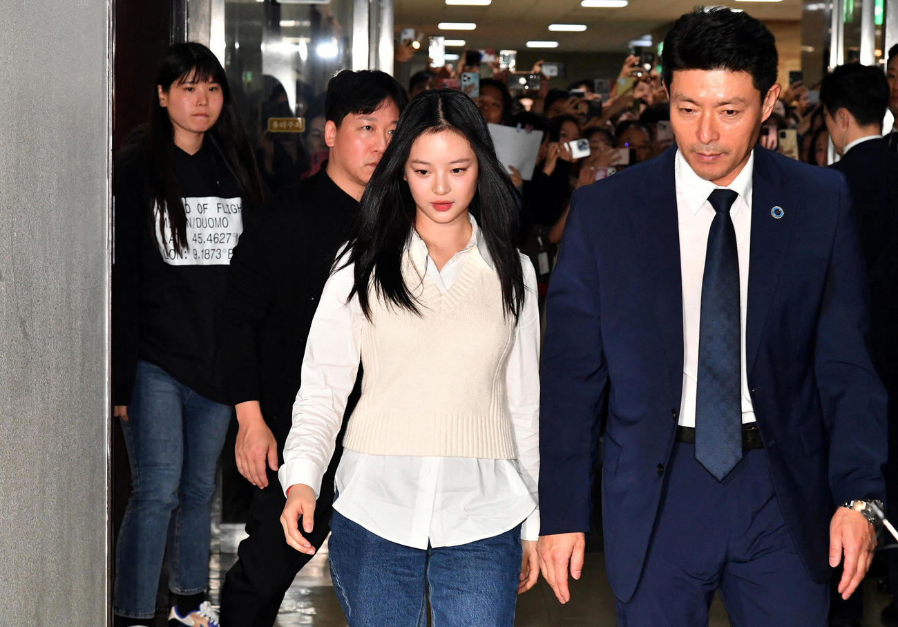 韓国国会に参考人として出席したNewJeansのハニ（HANNI）（ロイター）