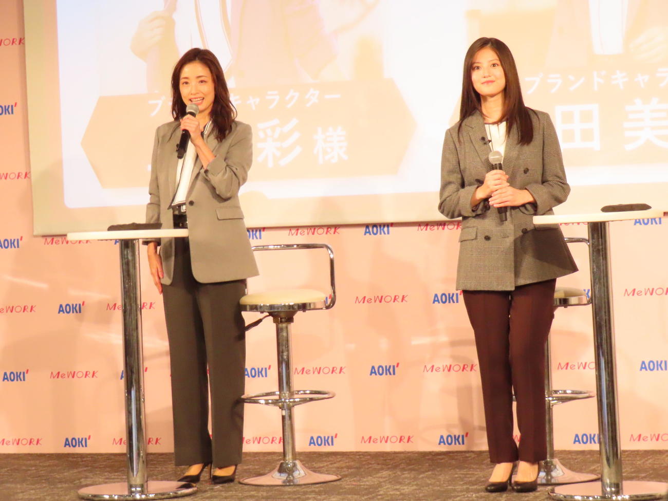 AOKIレディース新戦略「MeWORK」記者発表会に出席した上戸彩（左）と今田美桜
