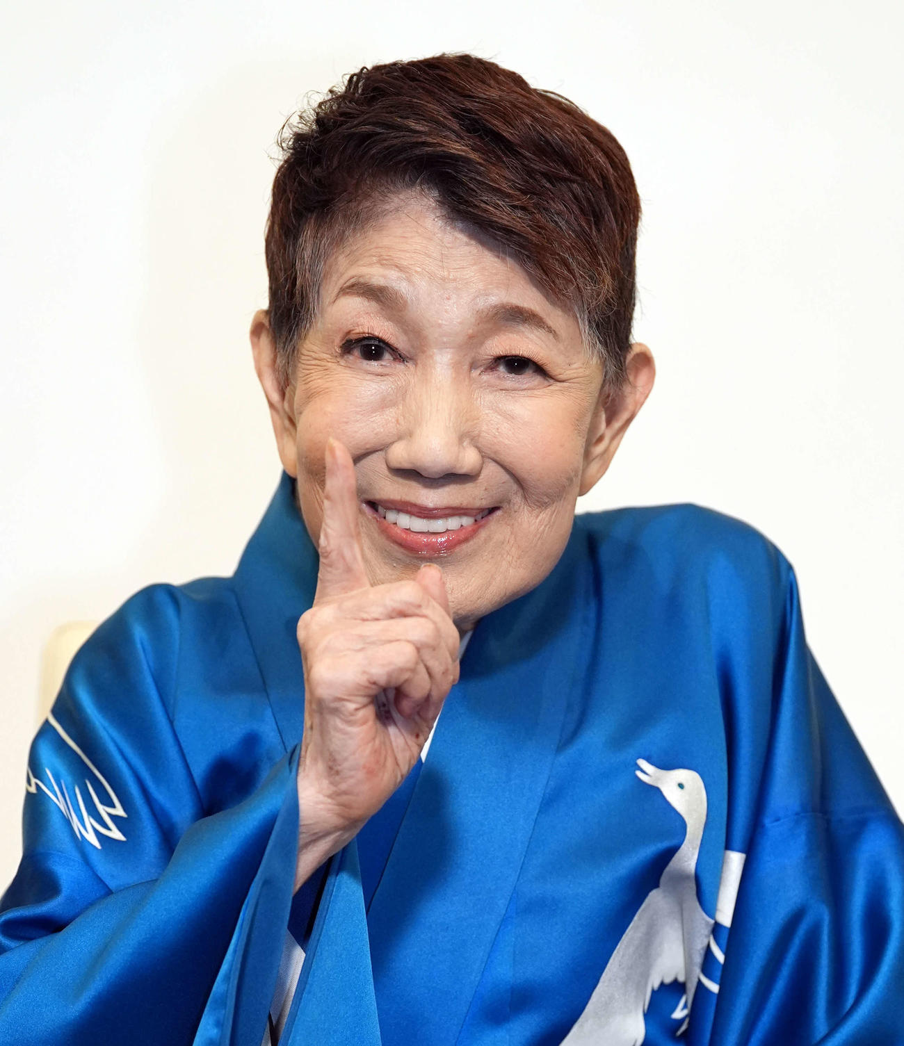 イベント終了後の会見でポーズを決める水前寺清子（撮影・たえ見朱実）