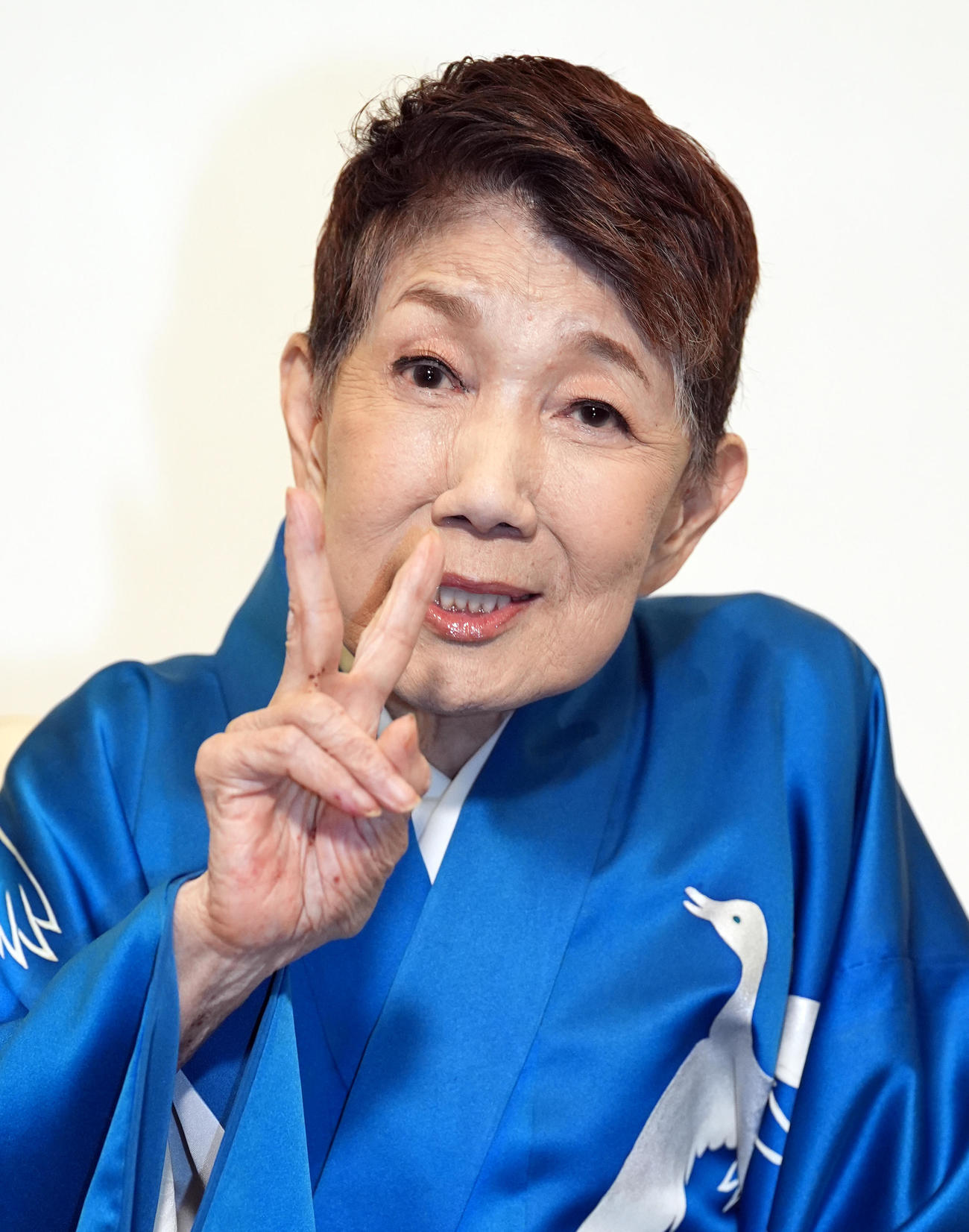 イベント終了後の会見でポーズを決める水前寺清子（撮影・たえ見朱実）