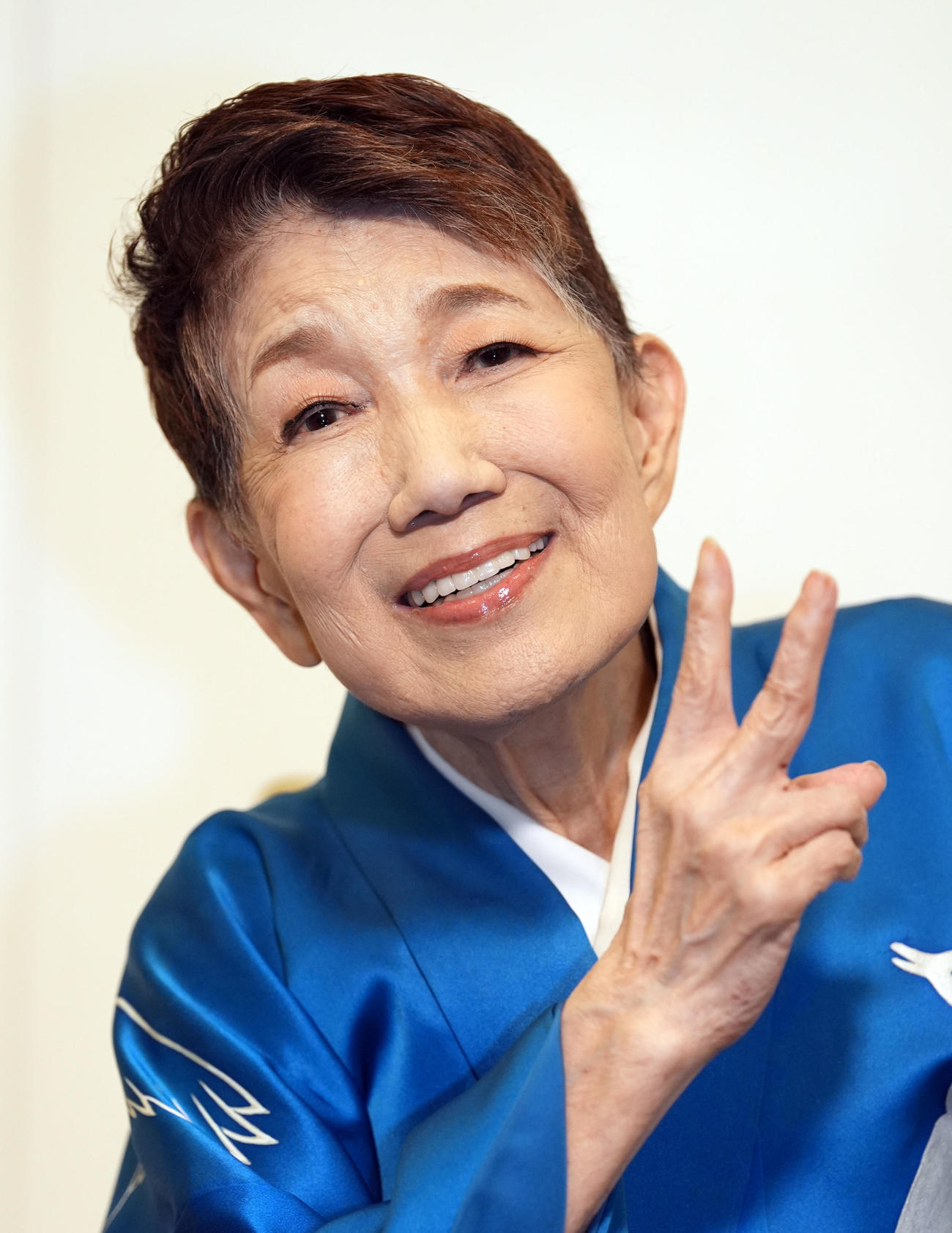 イベント終了後の会見でポーズを決める水前寺清子（撮影・たえ見朱実）