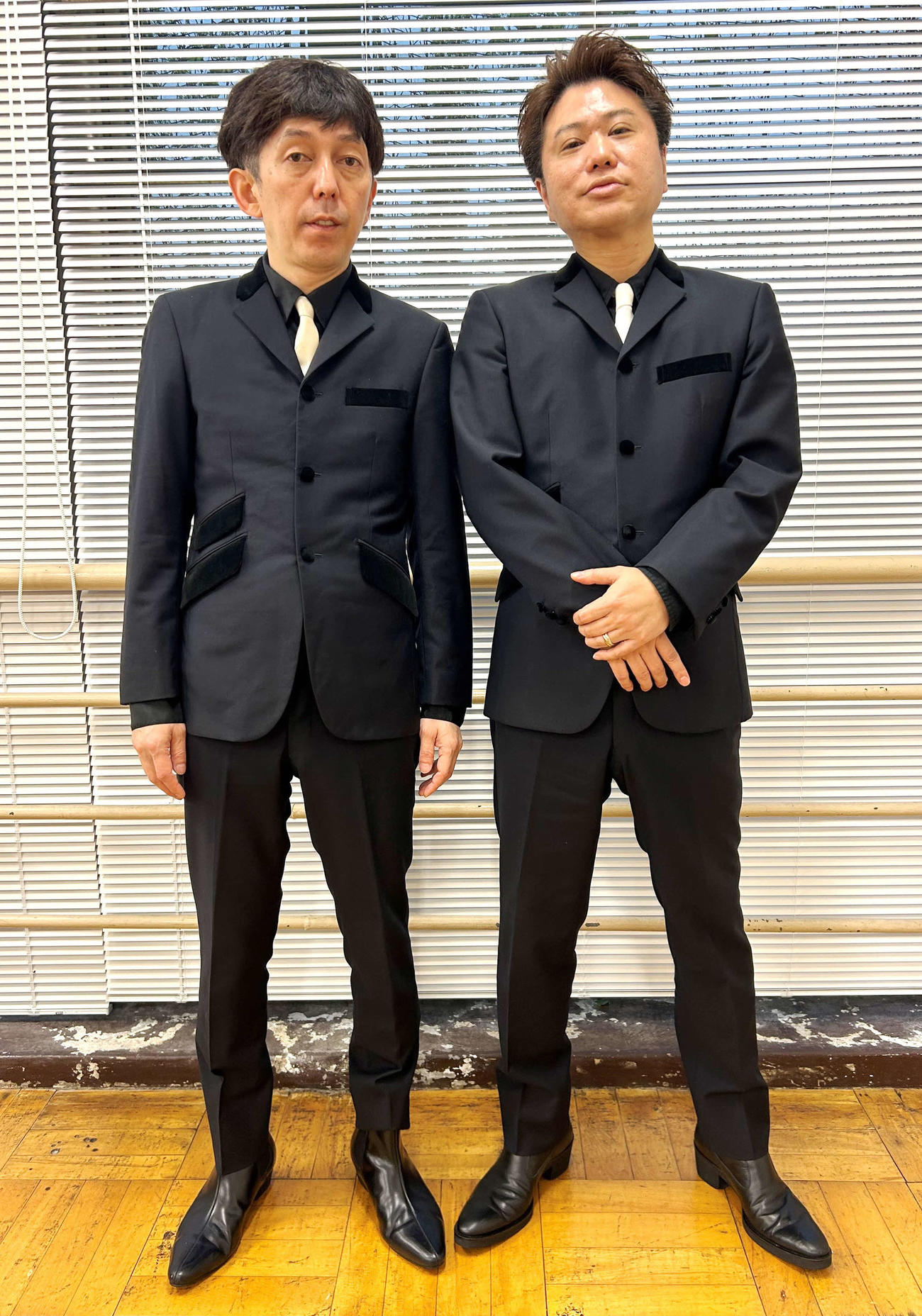 恒例の人気単独ライブ「百式2024」を前に取材に応じた2丁拳銃（撮影・松尾幸之介）