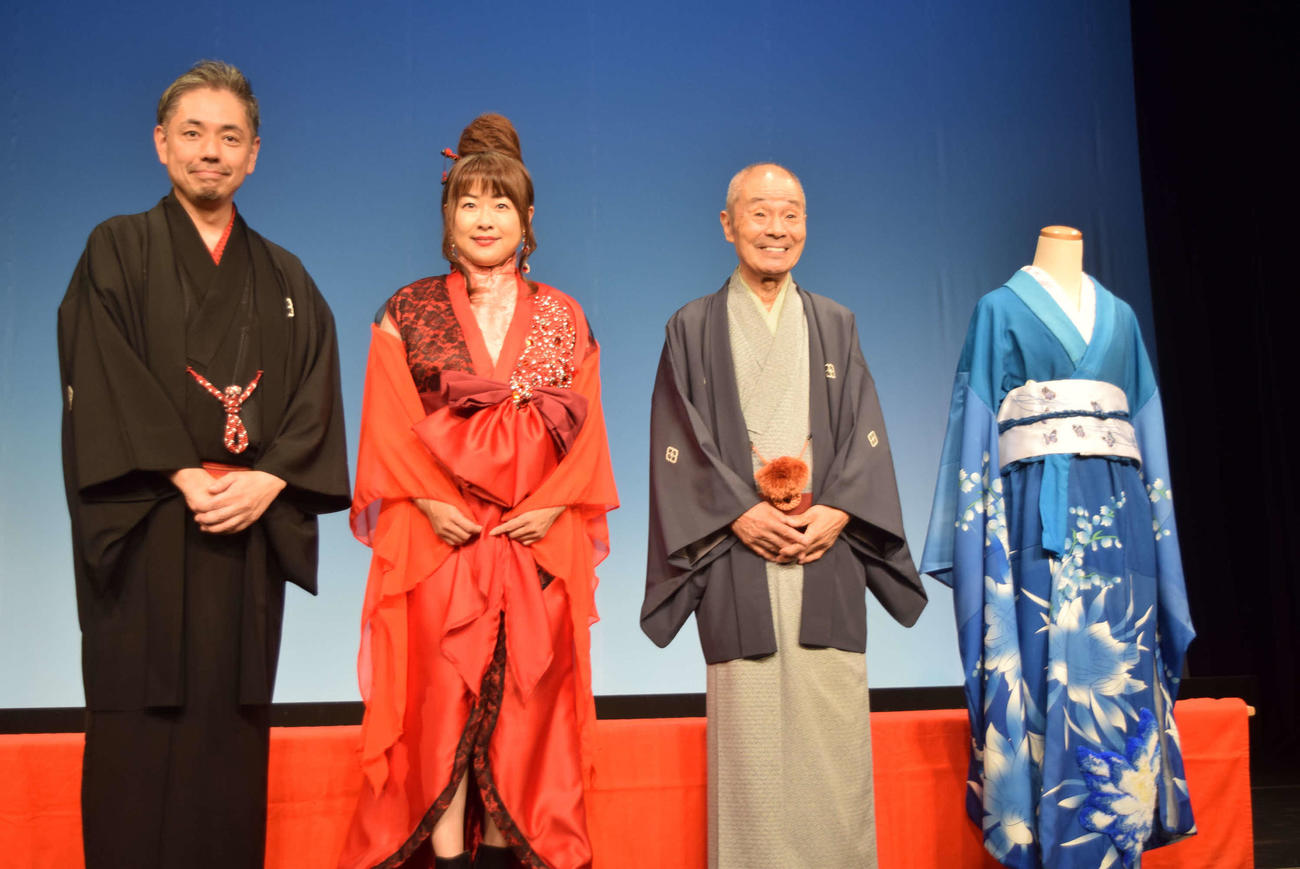 桂春蝶・浅田あつこ芸能生活30周年コラボイベントに登場した（左から）桂春蝶、浅田あつこ、桂福団治（撮影・阪口孝志）