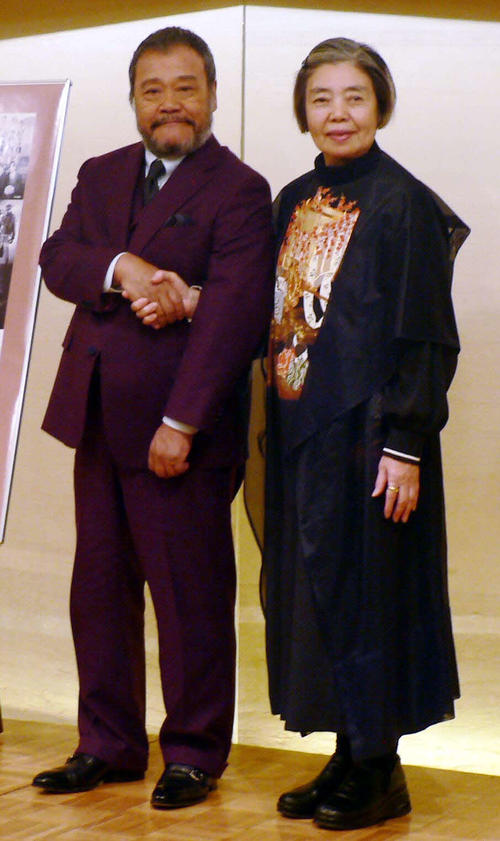日本アカデミー賞優秀賞記者発表に出席した、西田敏行さん（左）と樹木希林さん（2014年1月撮影）