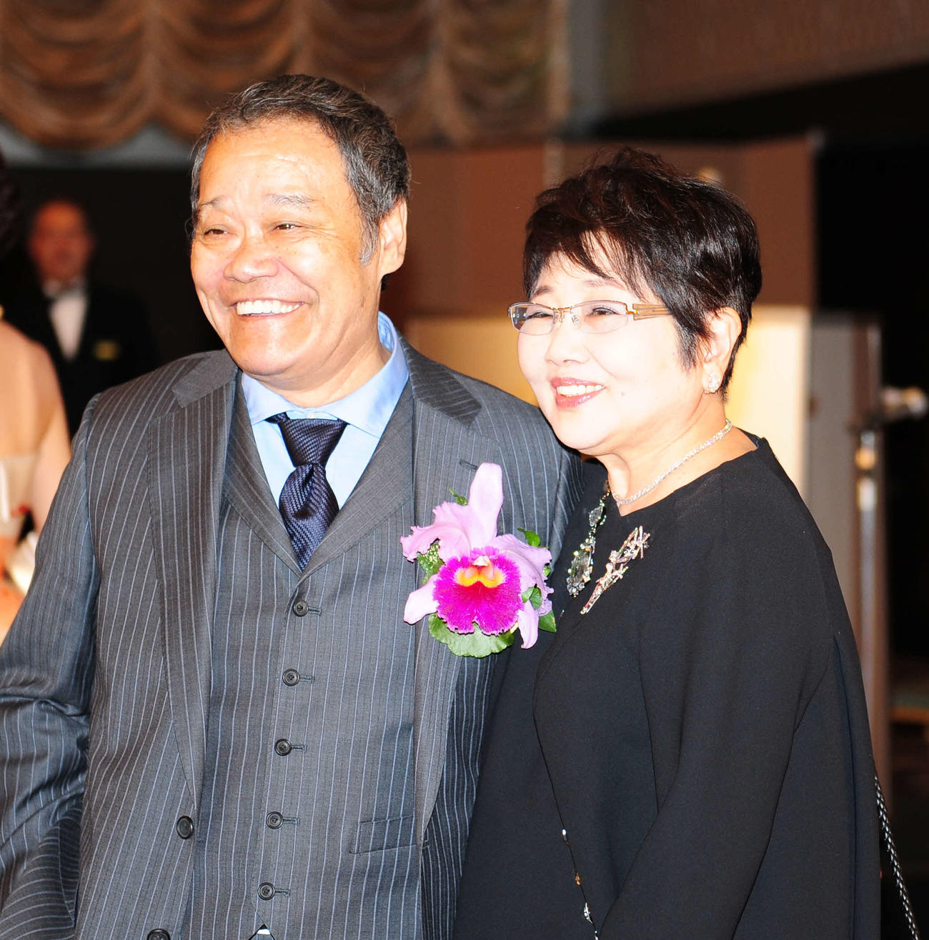 第23回橋田賞授賞式に出席した西田敏行さん（左）と泉ピン子（2015年5月撮影）