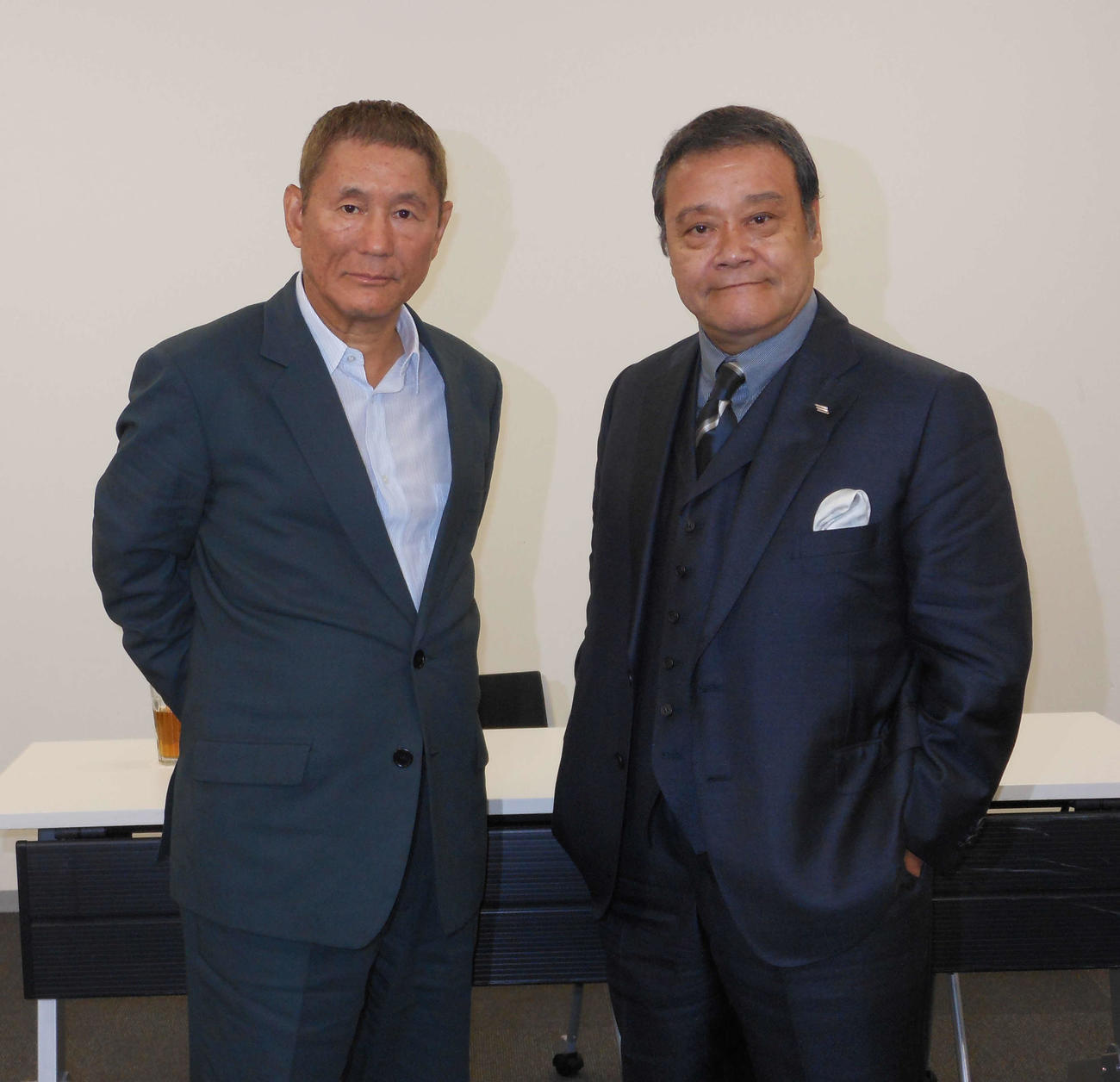 西田敏行さん（右）が局長を務めるABCテレビ「探偵！ナイトスクープ」に出演したビートたけし（2012年9月撮影）