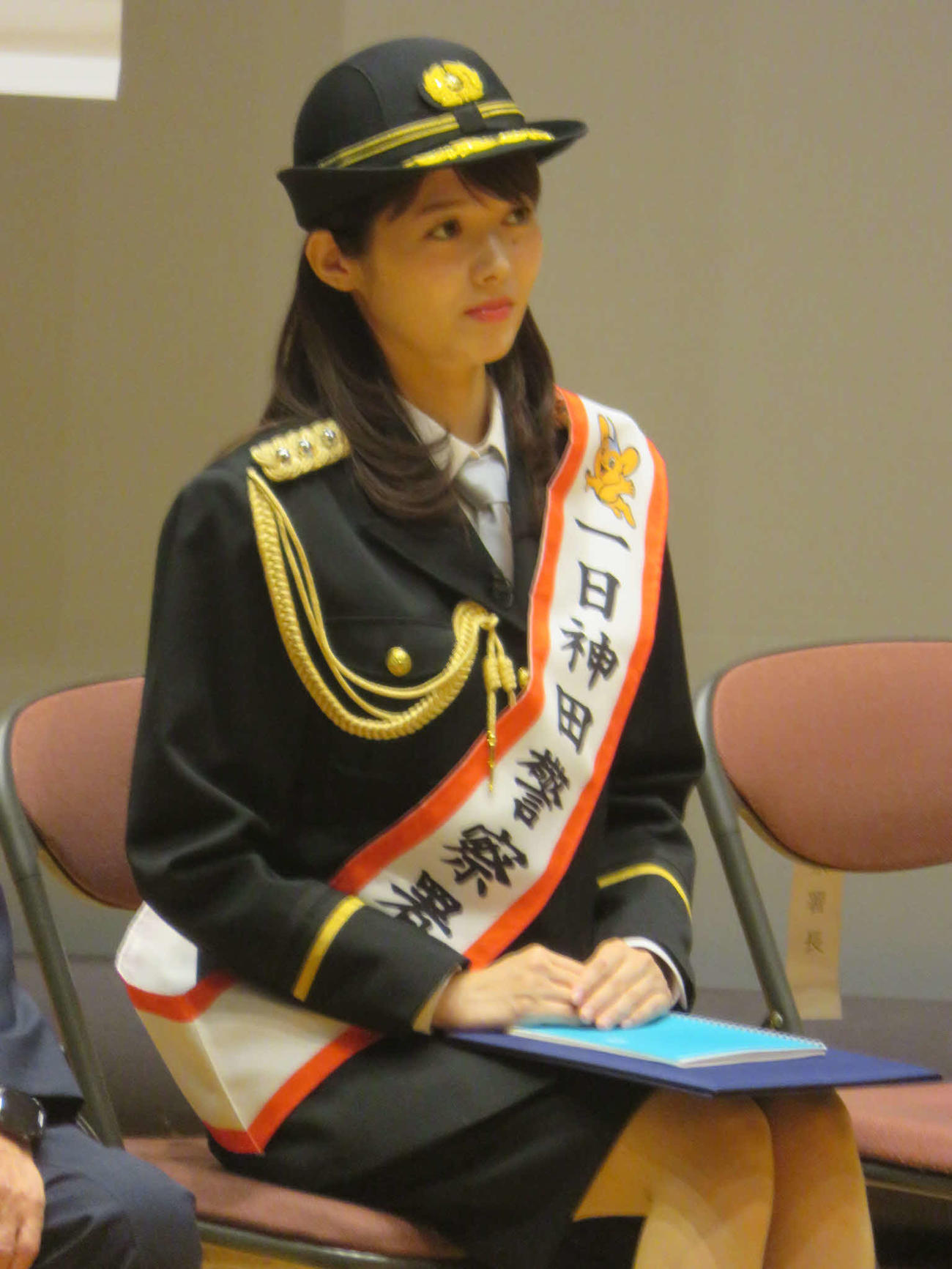 「神田一日警察署長」を務めた谷尻萌