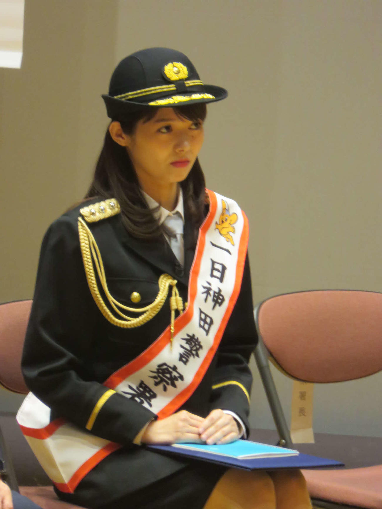 「神田一日警察署長」を務めた谷尻萌