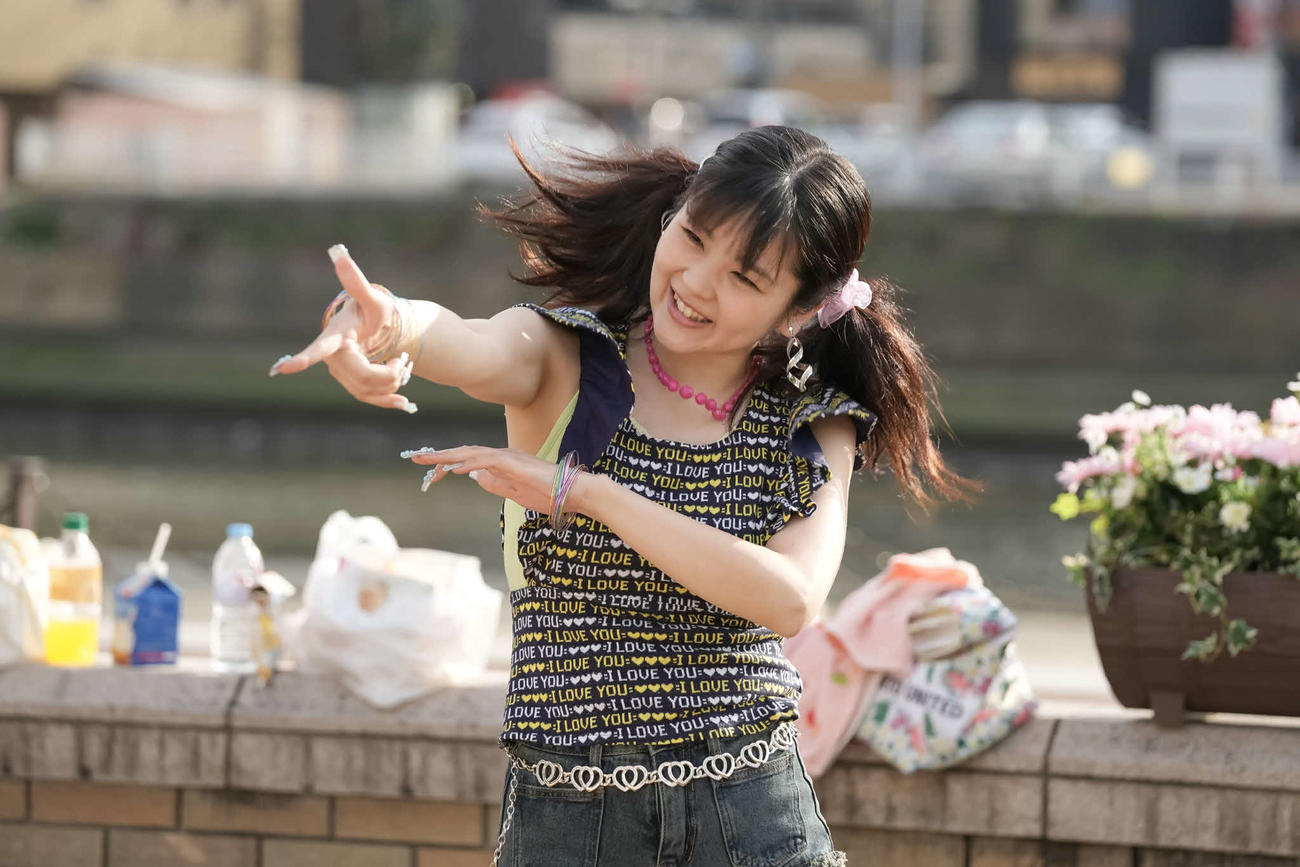 柚木理沙役の田村芽実