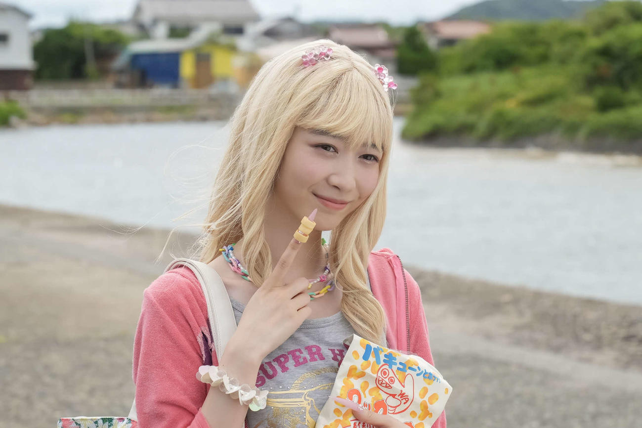 田中鈴音役の岡本夏美